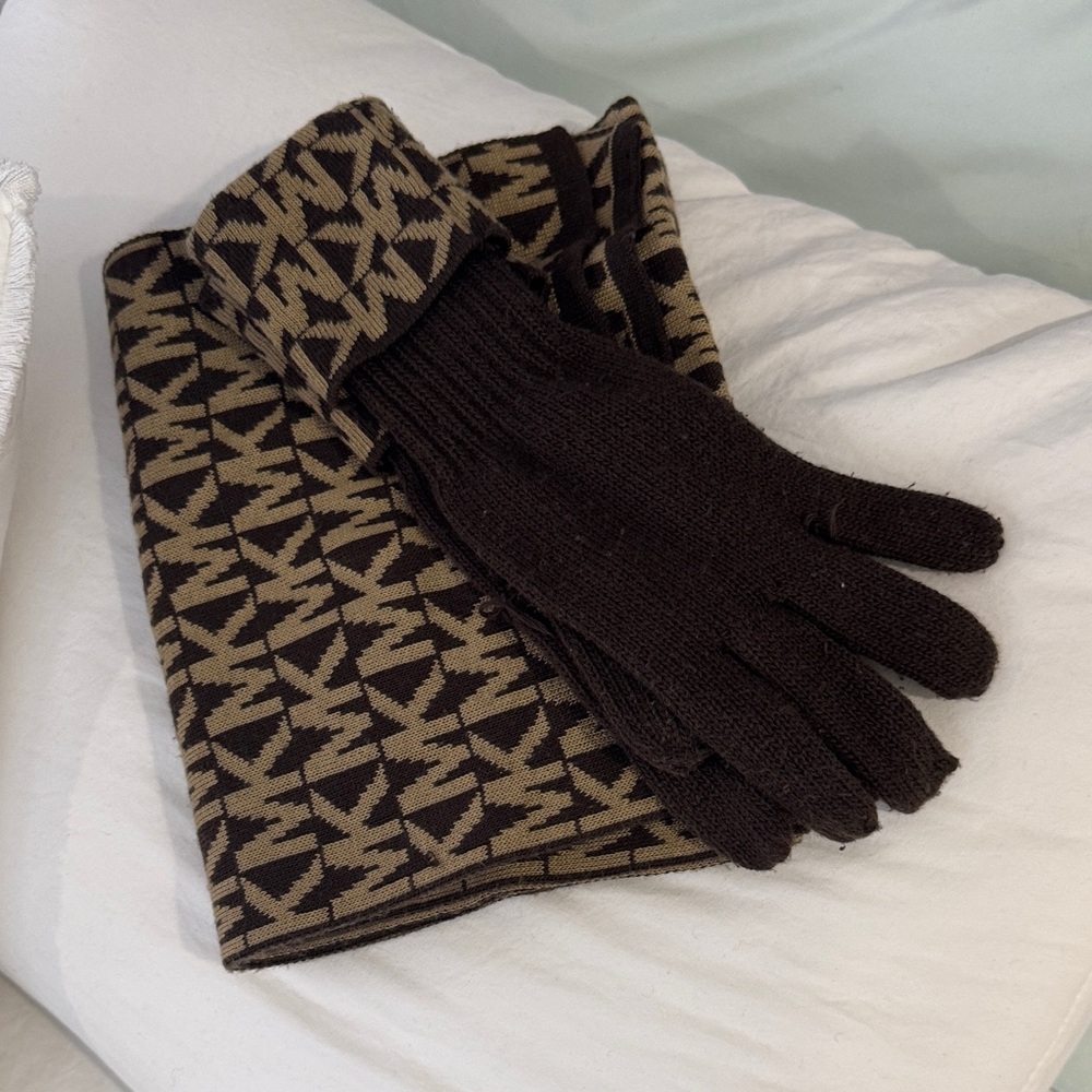 Brown Patterned Scarf and Gloves Set